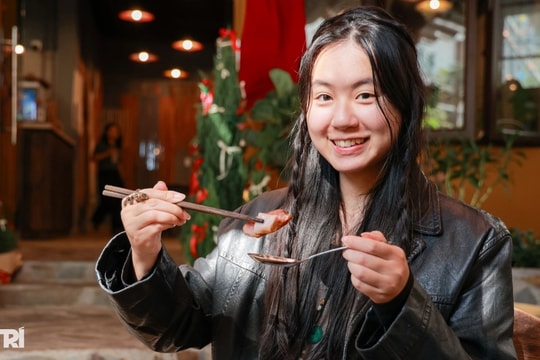 Quán phở Hà Nội tự tay tráng bánh giá 200.000 đồng, khách phải đặt trước