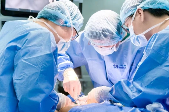 Cắt hơn nửa mét ruột do xoắn đại tràng