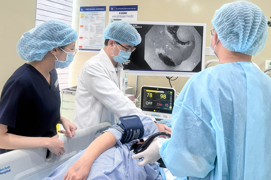 Thiếu niên bị loét tá tràng kèm thiếu máu