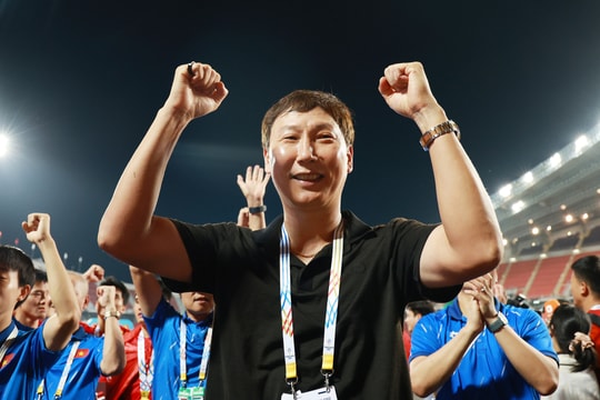 HLV Kim Sang-sik: 'Có lúc tôi muốn độn thổ ở chung kết SEA Games 33'