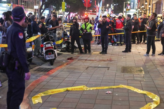 Tấn công bằng dao, bom khói ở ga tàu Đài Loan khiến ba người chết