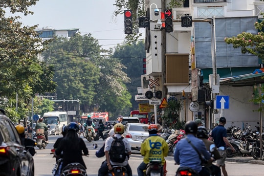 6 tuyến phố ở Hà Nội vận hành đèn giao thông điều khiển bằng camera AI