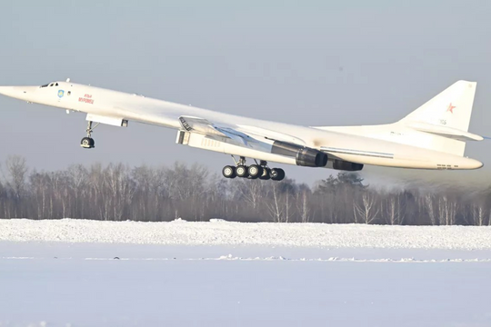 Không quân Nga nhận hai oanh tạc cơ 'Thiên nga trắng'
