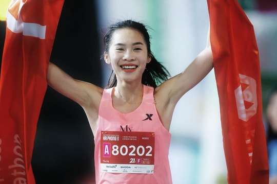 Giành HCĐ SEA Games trở về, nữ VĐV Việt Nam thi chạy 21 km đoạt luôn giải nhất