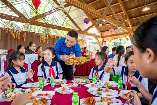 Người viết tiếp khát vọng tuổi trẻ vùng địa đầu cực Nam