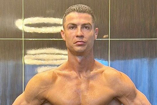Cách Ronaldo giữ hình thể như tạc tượng ở tuổi 40