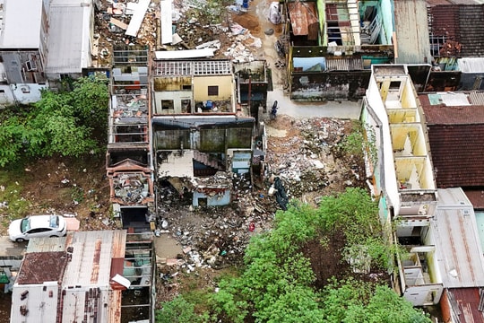 Kinh thành Huế nhếch nhác do nhà dân chưa hạ giải