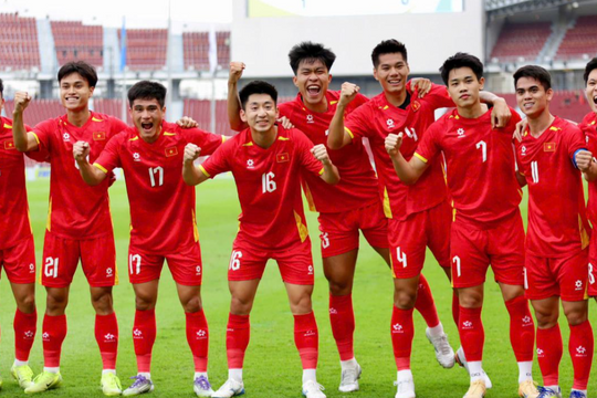 Báo Indonesia: Bóng đá Việt Nam càn quét danh hiệu, là vua Đông Nam Á 2025