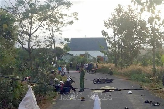 Vướng vào dây điện ngang đường, nam thanh niên tử vong