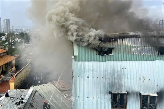 Kịp thời khống chế vụ cháy 2 nhà dân trong ngõ nhỏ