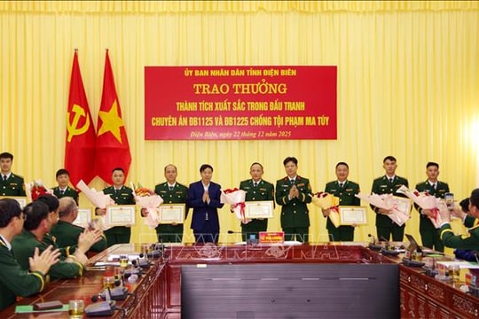 Trao thưởng tập thể, cá nhân có thành tích triệt phá 2 chuyên án về ma túy