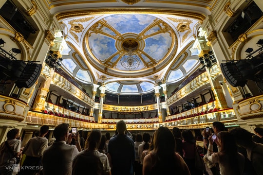 Nhà hát Lớn kể lịch sử bằng công nghệ ánh sáng trước ngày đóng cửa