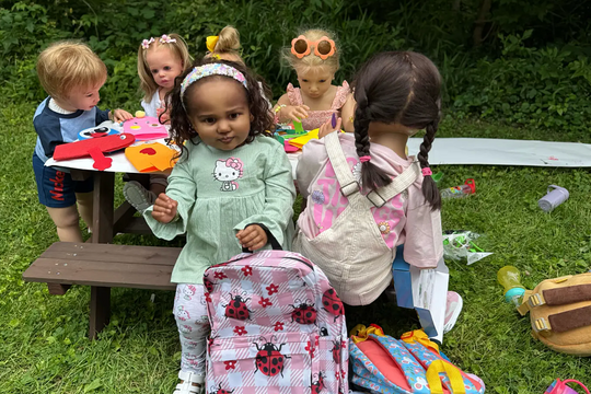 Kiếm bộn tiền nhờ 'làm mẹ' 20 con búp bê