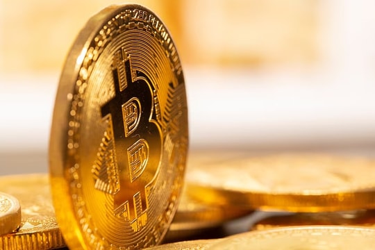 Bitcoin vẫn hút dòng tiền 'cá mập'