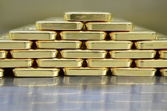 Giá vàng thế giới lên hơn 4.400 USD