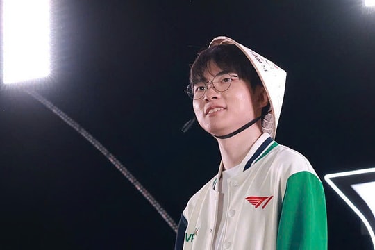 Huyền thoại Esports Faker nhắc đến HLV Park khi trở lại Việt Nam