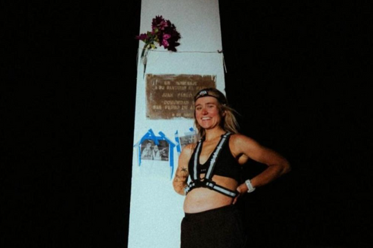 Chạy 480 km qua sa mạc Atacama khi mang thai 22 tuần