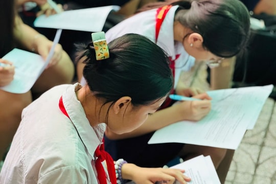 Thầy giáo phạt tiền học sinh nếu không ngủ trước 21h