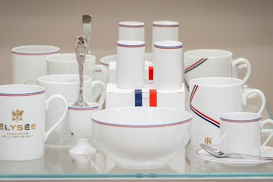 Nhân viên Điện Elysee bị bắt vì trộm đồ quý đem bán