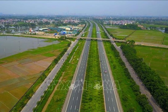 Hà Nội hạn chế một số loại phương tiện lưu thông vào Vành đai 3 trên cao