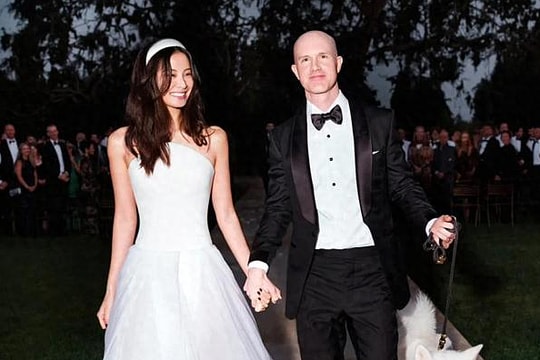 Đường đời của vợ tỷ phú tiền số Coinbase