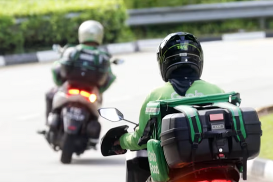 Cái bẫy khiến người trẻ khó bỏ nghề shipper