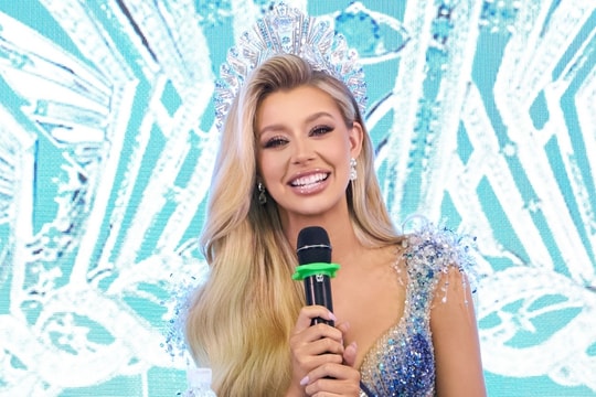 Tân Miss Cosmo: 'Tôi mong chờ đón Tết Việt'