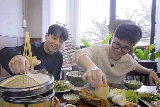 Jimin, Jungkook thưởng thức bánh xèo, mì Quảng