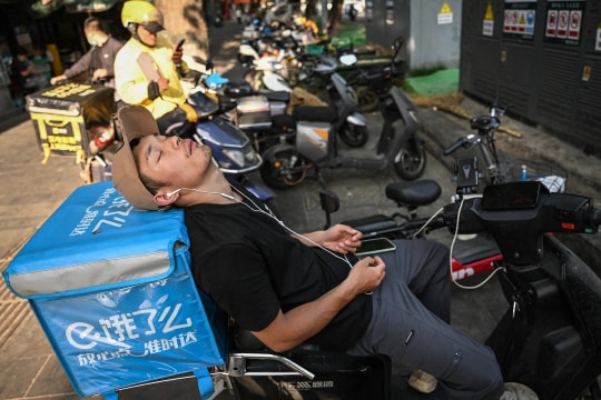 Đội quân giao hàng 'cày' 14 giờ một ngày ở Trung Quốc