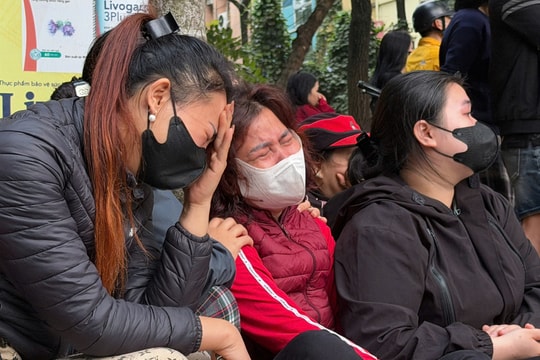 Tiểu thương khóc nghẹn nhìn chợ cháy lúc rạng sáng