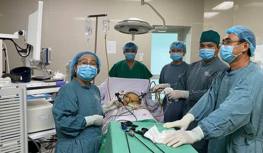 Cắt bỏ thành công u mạc treo ruột khổng lồ bằng phẫu thuật nội soi