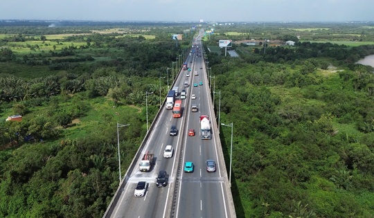 Vật liệu xây dựng giá cao, khan hiếm và giải pháp từ TPHCM