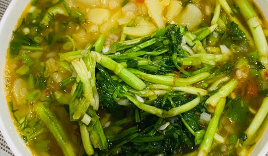 Ăn canh khoai tây nấu rau cần Thái Bình cần lưu ý gì?