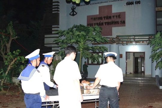 Bệnh xá đảo Trường Sa cấp cứu khẩn cấp bệnh nhân viêm bàng quang