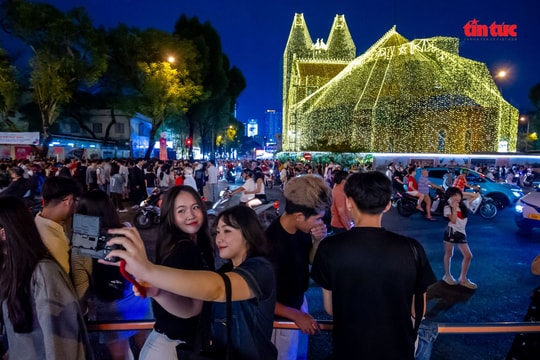 Rộn ràng không khí giáng sinh ở TP Hồ Chí Minh