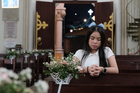 Đón Giáng sinh ‘chậm’ ở nhà thờ cổ TP HCM của khách nước ngoài