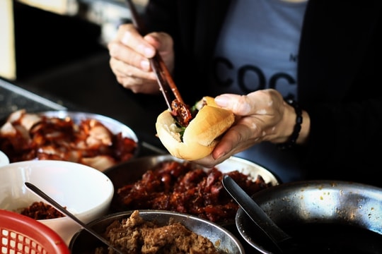 Vì sao liên tiếp xảy ra các vụ ngộ độc bánh mì?