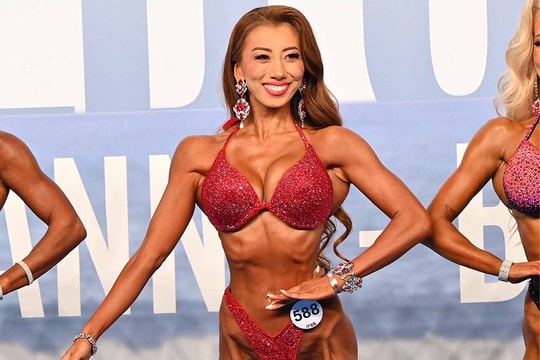 Nhân viên ngân hàng 70 kg lột xác thành 'nữ hoàng thể hình' Nhật Bản