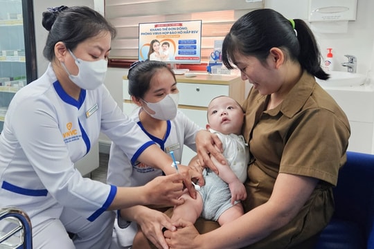 Tiêm kháng thể đơn dòng phòng virus hợp bào hô hấp RSV cho trẻ đến 2 tuổi