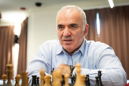 Nga phát lệnh bắt cựu Vua cờ Kasparov