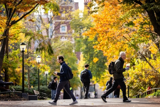 Mỹ đổi luật chơi 'xổ số' H-1B, du học sinh gặp khó