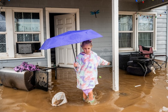 Nhiều vùng quận Cam phải sơ tán bắt buộc vì mưa bão dịp Giáng sinh