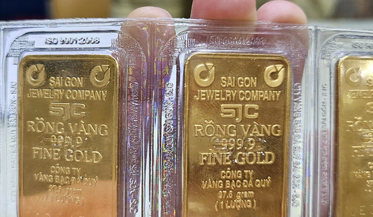 Chuyên gia khuyến cáo: "Tuyệt đối không vay tiền để mua vàng”