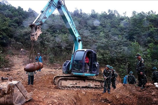 Hủy nổ thành công quả bom 300kg