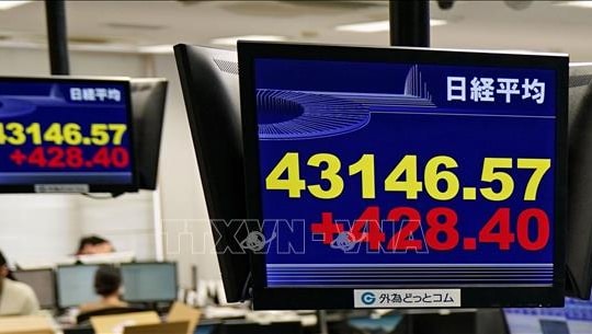 Chứng khoán châu Á diễn biến trái chiều khi nhiều thị trường nghỉ lễ