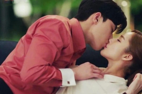 “Săn” nhà nghỉ đêm Giáng sinh cùng gái lạ, trai văn phòng sợ đến già