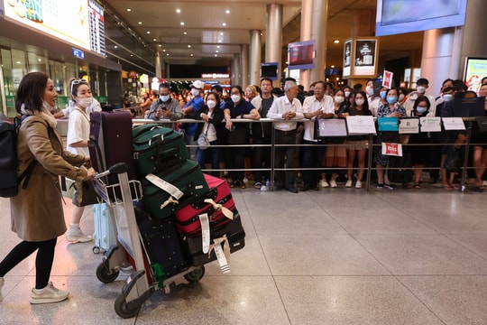 Du khách hủy đi nước ngoài vì khoản 'nợ thuế không biết từ đâu'