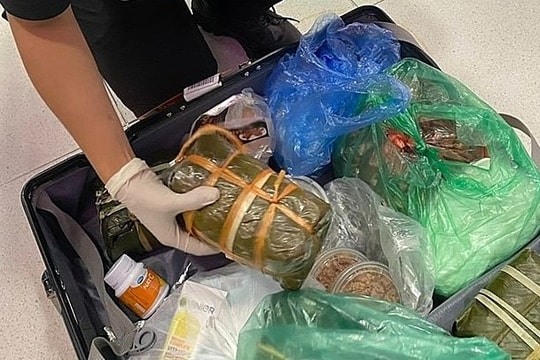 Chó nghiệp vụ phát hiện khách Việt mang giò lợn ở sân bay Thái Lan