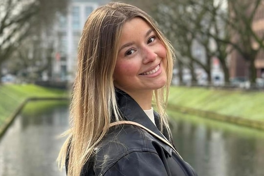 Vẻ đời thường của người đẹp Mỹ đăng quang Miss Cosmo