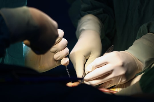 Giành sự sống cho bé sinh non 950 gram hoại tử ruột